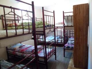 Хостелы Hostel Everyday Lux Батуми Кровать в общем 8-местном номере для мужчин и женщин-10